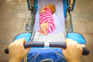 Как гулять с новорожденным