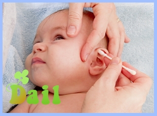 как чистить уши ребенку