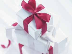 Что подарить девушке
