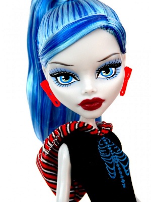 Ghoulia Yelps