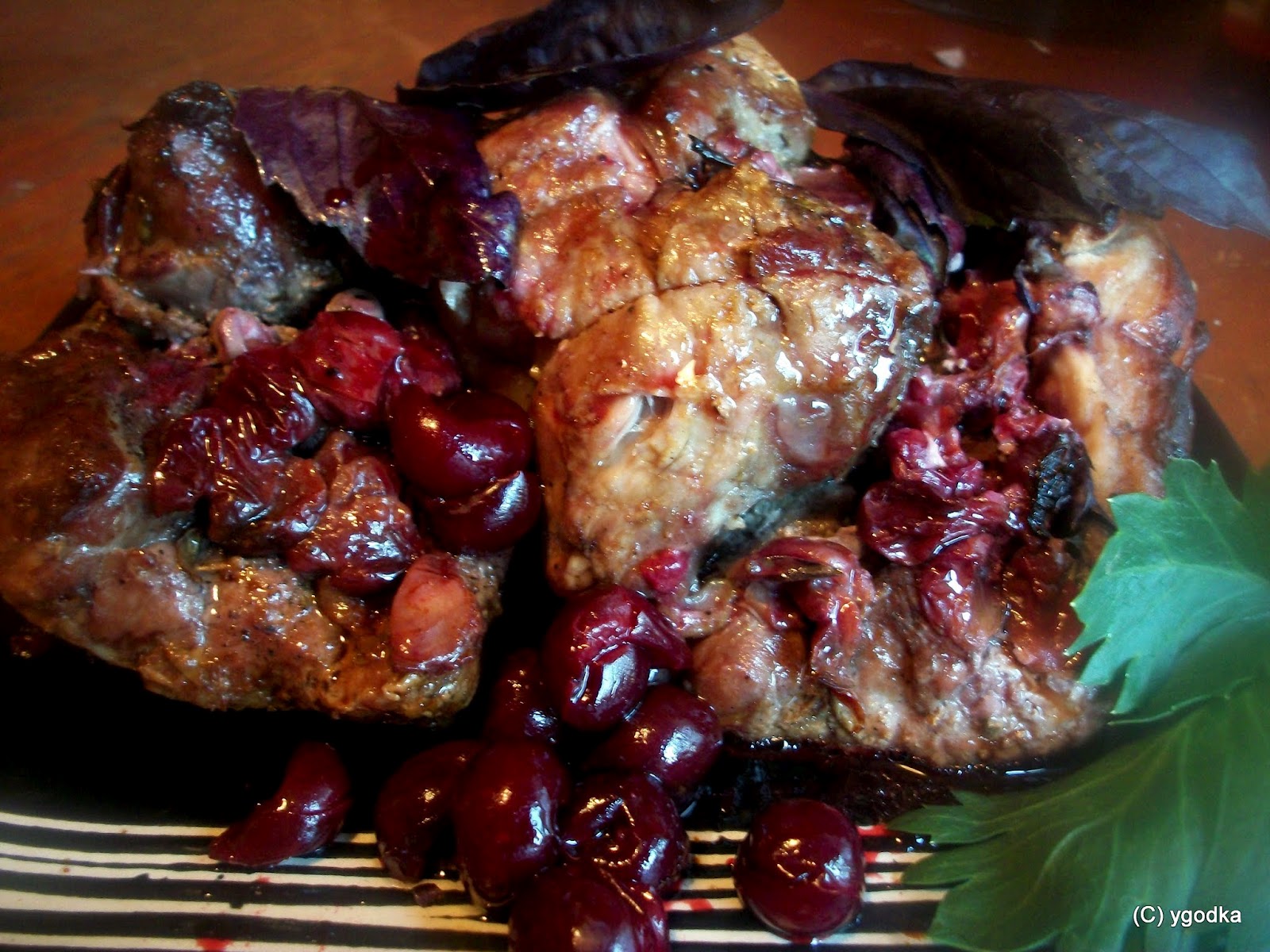 Телятина с ягодным соусом